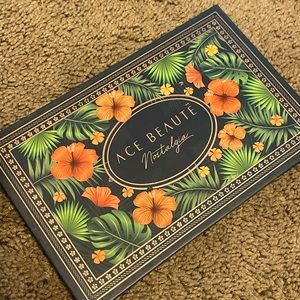 Ace Beautē Nostalgia eyeshadow palette